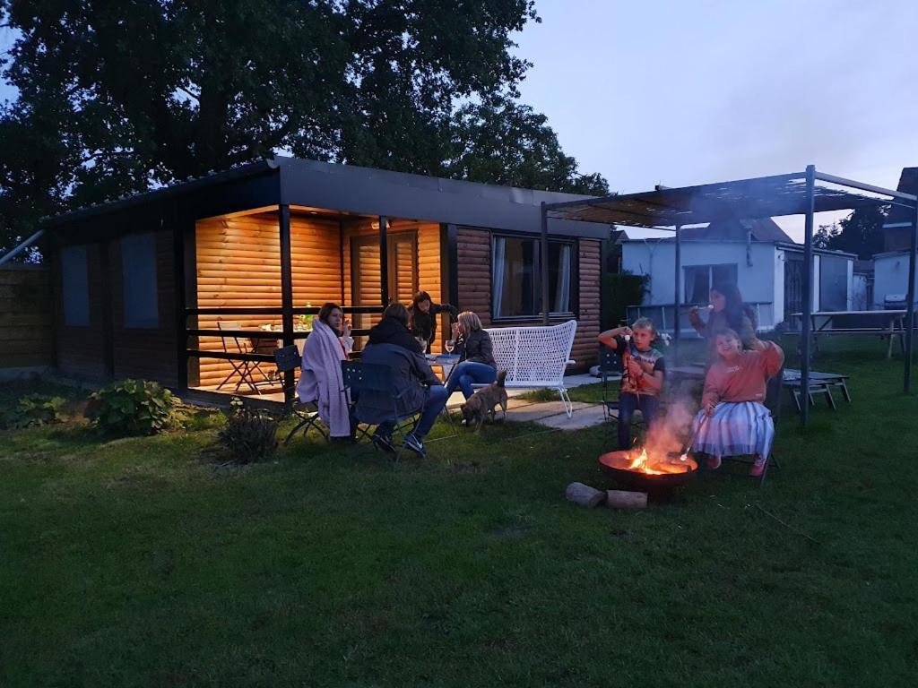 Houten Huisje Tussen Paarden Nieuwerkerken Extérieur photo