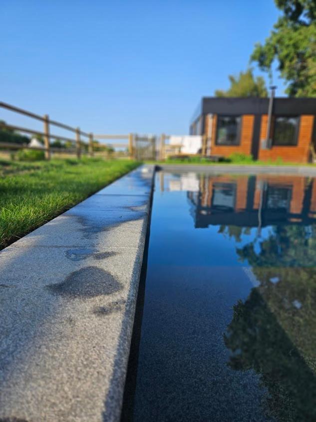 Houten Huisje Tussen Paarden Nieuwerkerken Extérieur photo